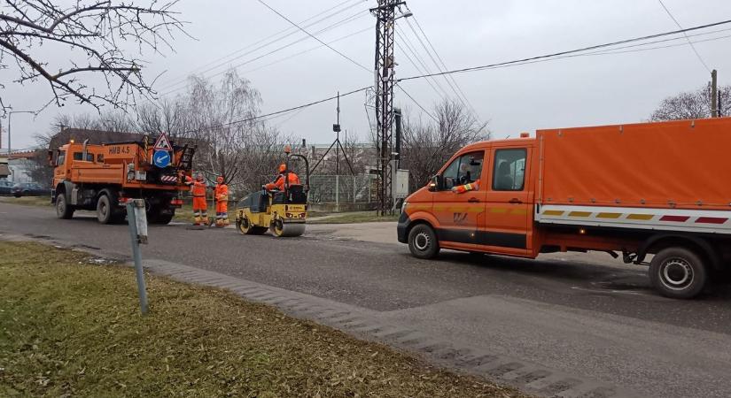 Kátyúzási munkákat végeznek Kőröstetétlenen