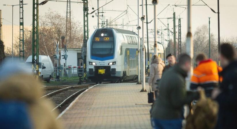 Váratlan megálló: járműhiba szakította félbe az utazást