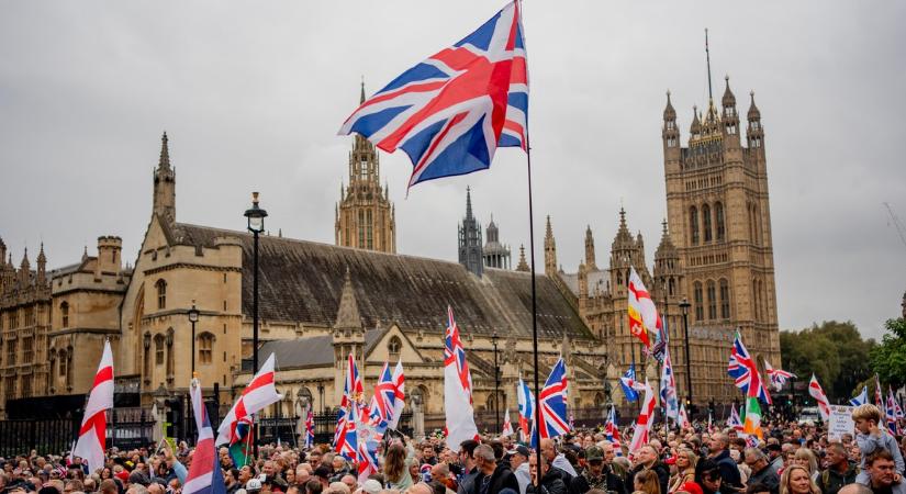 Engedményt tesz a brit kormány az ott élő EU-s polgároknak: mutatjuk a részleteket