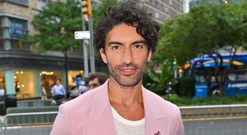 Justin Baldoni fotókat mutatott a Velünk véget ér premierjén a pincében „fogva tartott” családjáról