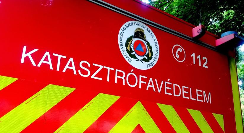 Most közölte a katasztrófavédelem: súlyos buszbaleset történt, jelenleg is mentenek