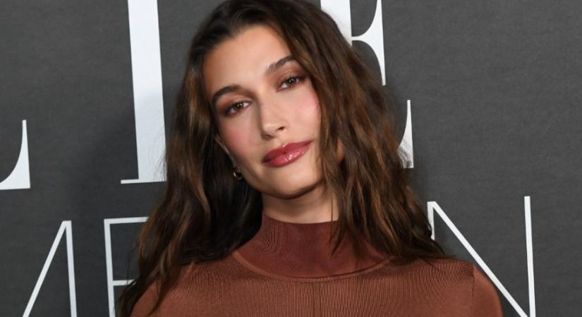 Hailey Bieber a trench kabátra esküszik, mutatjuk a legmenőbb darabjait