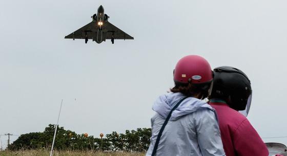 Kínai repülőgépek és hajók közelítették meg Tajvant