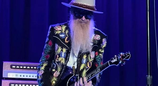 Új szólódalt osztott meg a ZZ Top frontembere, Billy Gibbons: 'Livin' It Up Down In Texas'