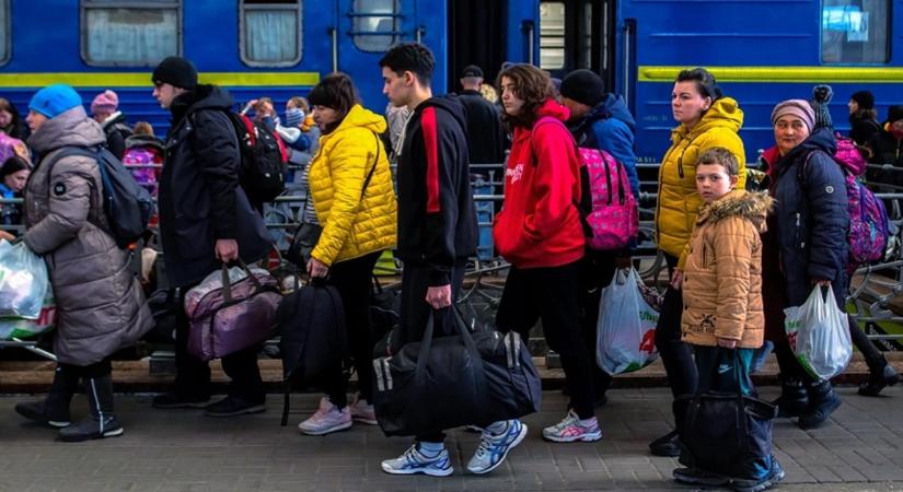 Több mint négyezren érkeztek Ukrajnából pénteken, 13-an maradnak itt