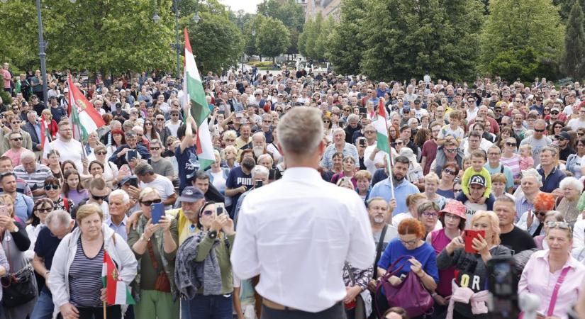 Magyar Péter: Bántalmazták a Tisza Párt önkéntesét