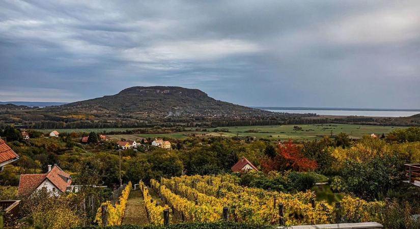 Ismét kiadták a híres Balatonról szóló trilógiát