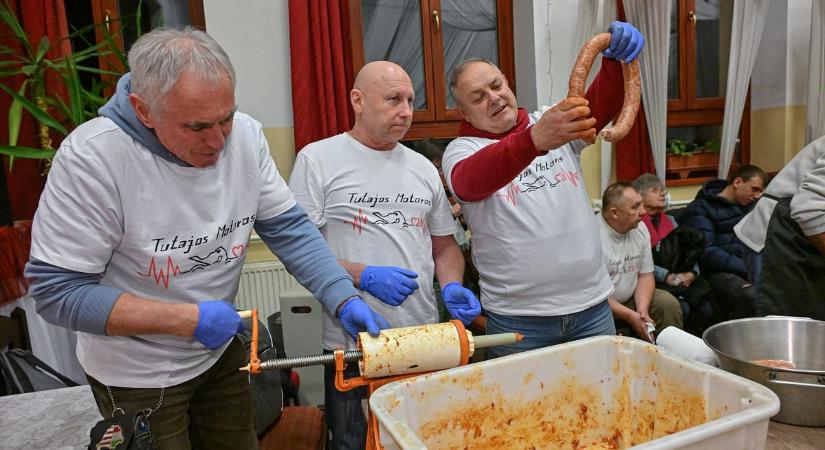 Versengtek, kié a legjobb kolbász Mátraballán