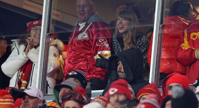 Tovább csodálhatjuk a Taylor Swift-show-t, ismét a Super Bowl kapujában a bajnok