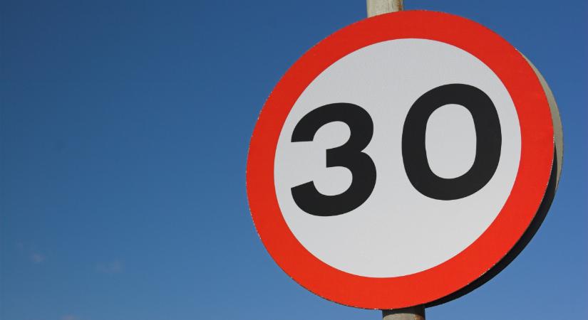 Súlyos következménye lett a 30 km/órás korlátozásnak