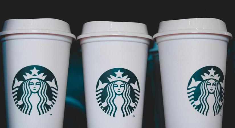 Szigorít a Starbucks: fogyasztás nélkül nem lehet beülni