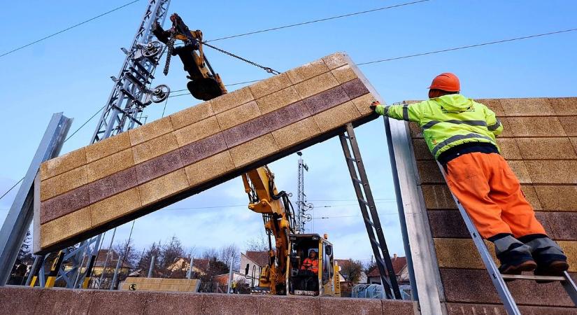 Csúcstechnológiát vetettek be a Soltszentimre és Kecel közötti vasútvonal modernizációjánál