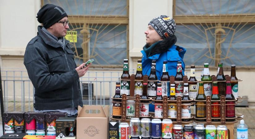 Taroltak a kézműves áruk a termelői napon - képek, videó