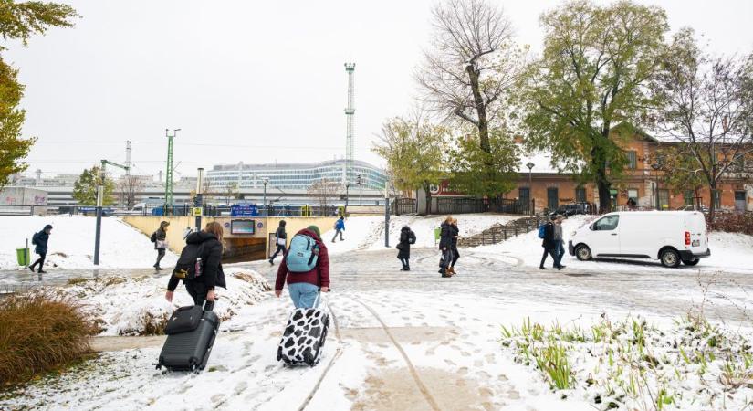 Vágányépítés miatt változik a pécsi, kaposvári, soproni és szombathelyi InterCityk, valamint elővárosi vonatok menetrendje