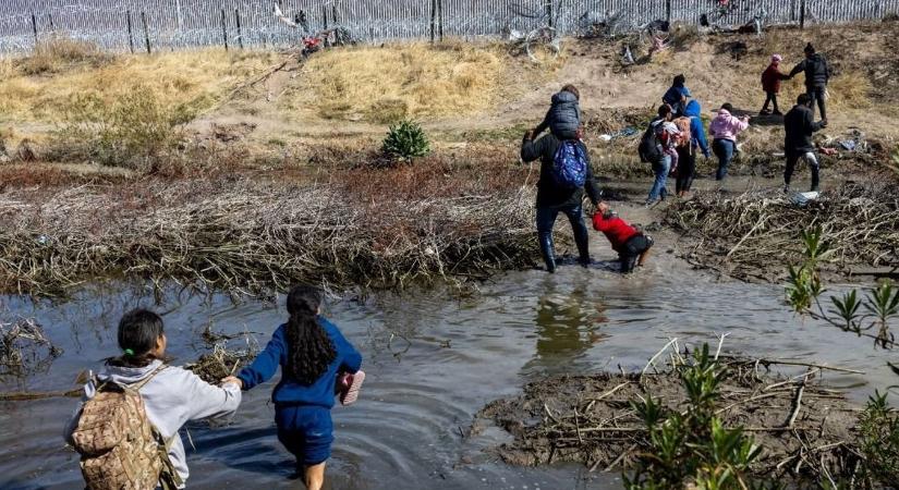 Egyre nagyobb többségben támogatják az illegális migránsok kitoloncolását az amerikaiak