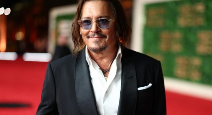 Johnny Depp ritkán látott, 22 éves fia egyre helyesebb: a jóképű Jack apja kiköpött mása - Fotók