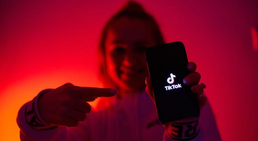 Fordulat az amerikai TikTok-ügyben, Trumpnak köszönhetően újra elérhető a platform