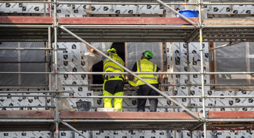 A kormány alig költött támogatásokra, drasztikus a beruházási visszaesés