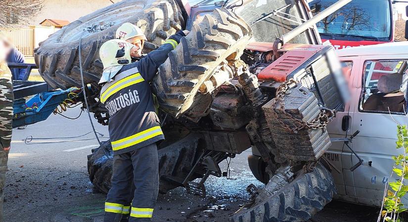 Balesetek és bálok vitték a prímet a múlt héten