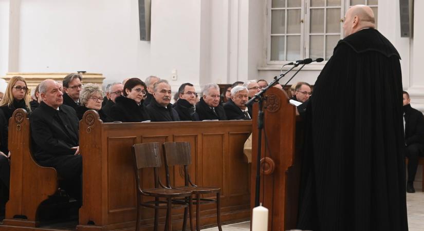 Lázár feltámasztásának történetével kezdődött az ökumenikus imahét, Sulyok Tamás is ott volt