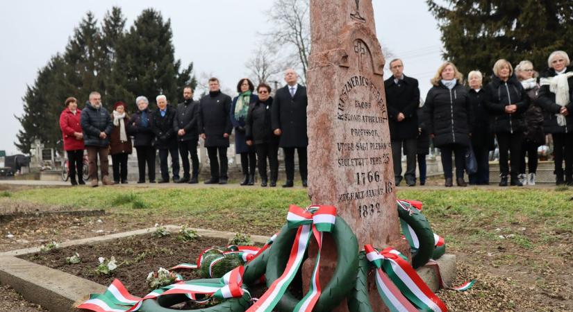 Koszorúk Kresznericsnek - az emlékezet segítsége a celldömölki díj is