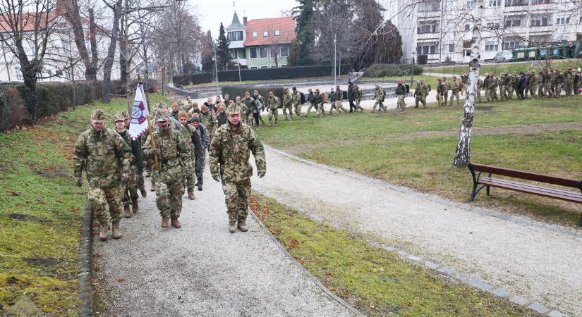 Kapuvárról indulva emlékeztek a győri területvédelmi katonák