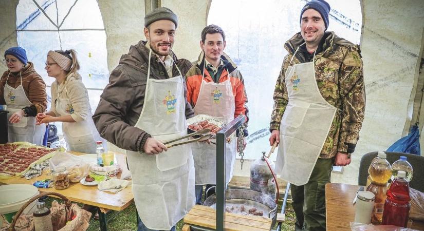 Hagyományőrző esemény, több mint 300 résztvevővel (videó)