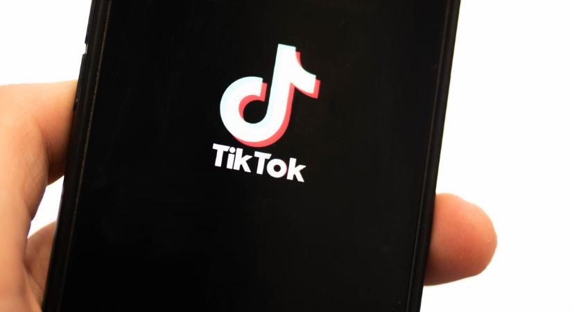 Miért van ekkora balhé a TikTok körül? Tényleg veszélyes ránk nézve?