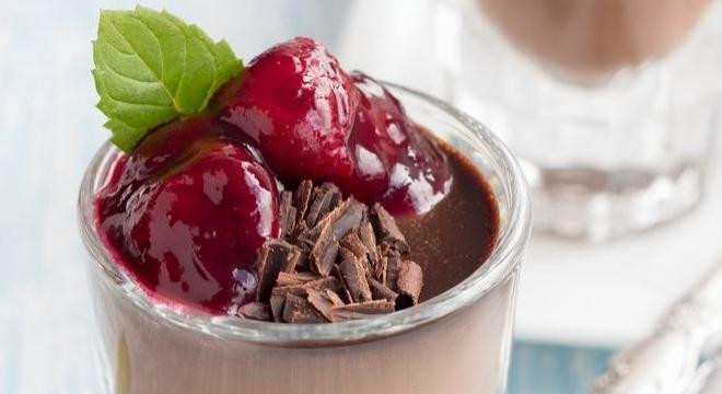 Csokis panna cotta meggyraguval – szerelem első kanállal