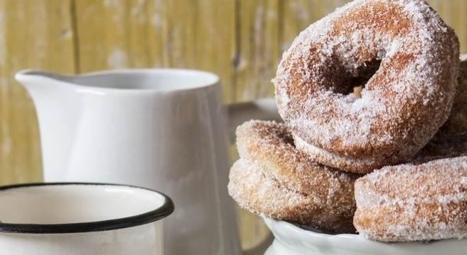 Könnyű és illatos sütőporos spanyol fánk, a rosquilla