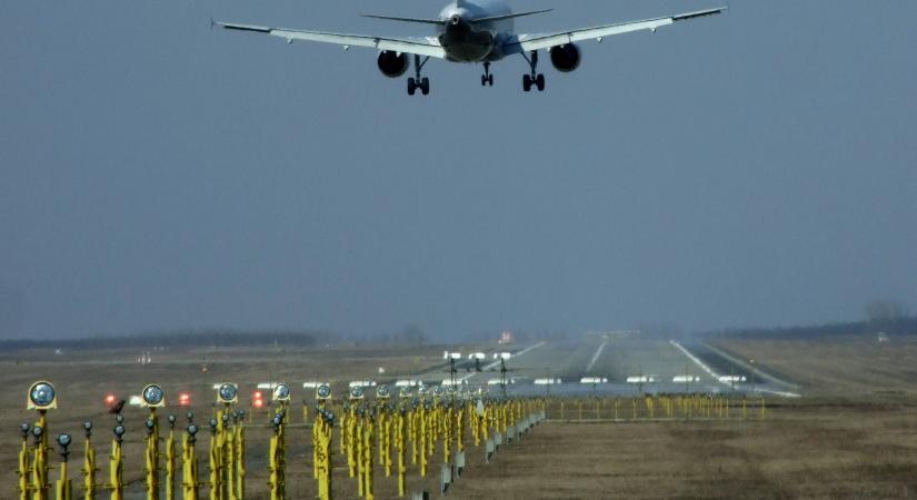 Bombariadó volt az egyik Ferihegyen leszálló gépen