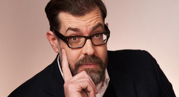 Richard Osman új krimije: amikor egy após az egyedüli fegyver az influenszer-gyilkos ellen