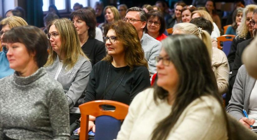 Egységes véleményt nem, csak többségit tudnak megfogalmazni – a Nemzeti Pedagógus Kar vasi szakmai konferenciáján jártunk