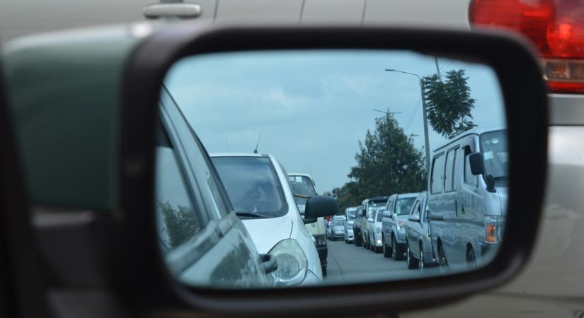 Büntetőfékezés és lézerezés: megdöbbentő jelenetsort rögzített a kamera az M2-esen