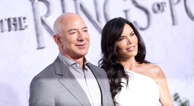 Jeff Bezos menyasszonyának felsőjéből minden kilátszott Donald Trump beiktatásán