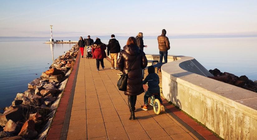 Divatba jött a téli Balaton: megélénkült a forgalom, egyre több a vendég