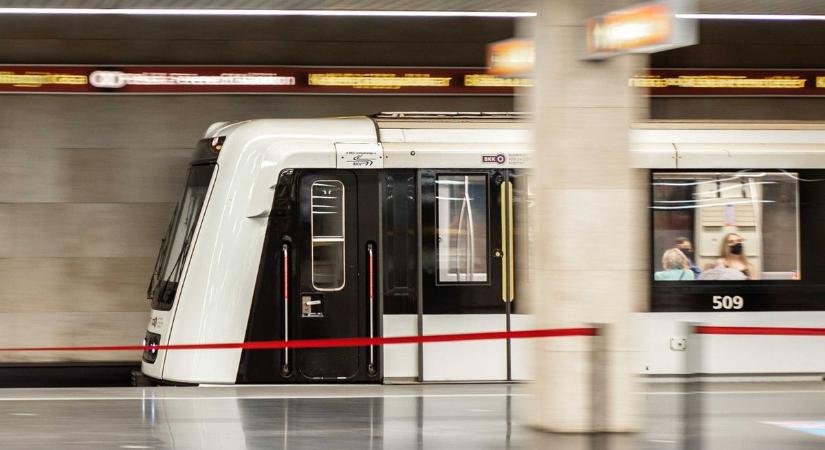 Téves riasztás miatt állt le az M2 metró, teljesen feleslegesen tessékelték ki az utasokat