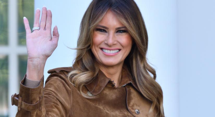 Melania Trump fekete-fehér pántnélküli ruhájáról beszél most mindenki, különleges története van