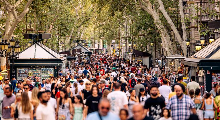 Annyi a a turista, hogy idén még több város vezethet be szigorú korlátozásokat