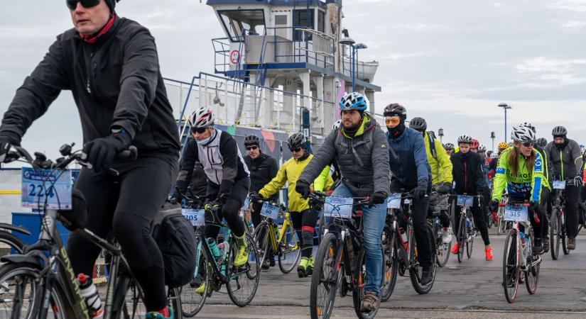 Kihívás és élmény két keréken a téli Balatonon