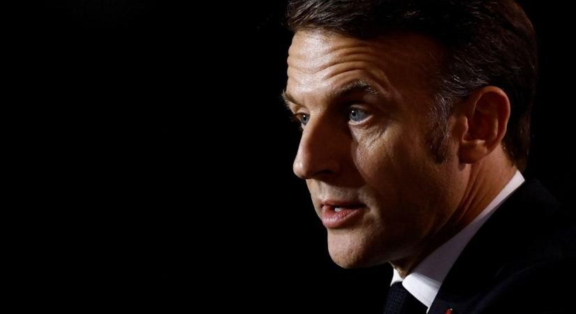 Macron: Európa védelmének meg kell állnia a saját lábán