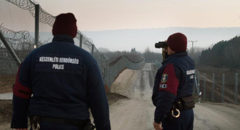 Rendőrség: molotov koktélt dobtak a határvadászok felé Ásotthalom közelében