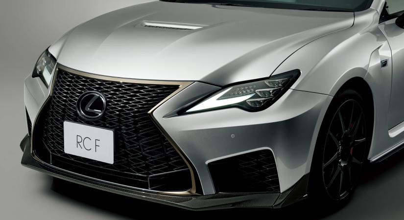 Emelt fővel búcsúzik a Lexus sportkupéja, jön a Lexus RC Final Edition