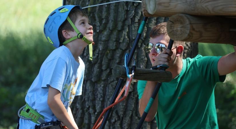 Végre kiderült, min bukott le a gyereket bántalmazó karateedző a szolnoki kalandparkban