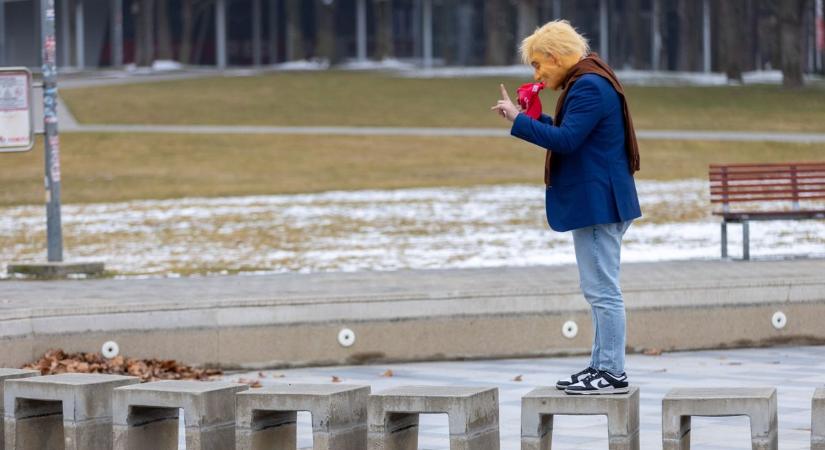 Debrecenben járt Donald Trump? Érdekes fazon tűnt fel a Nagyerdőn kedd délután – fotókkal, videóval