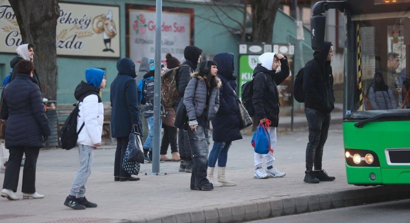 Két buszjáratot is érint az ónos eső