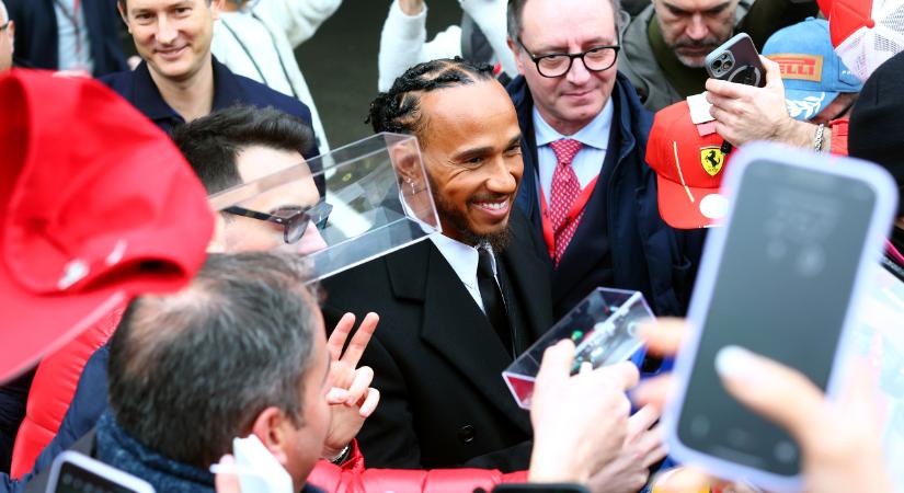 Szakíró: Lewis Hamilton eddig csak körbeudvarolta a Ferrarit, most jön az érdemi munka