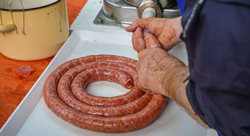 A tél legforróbb bulijára készülnek a tállyai Kolbásztöltő Versenyen