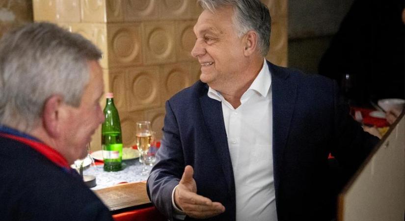 Muzsikusok gyűrűjében köszöntötte a magyar kultúra napját Orbán Viktor