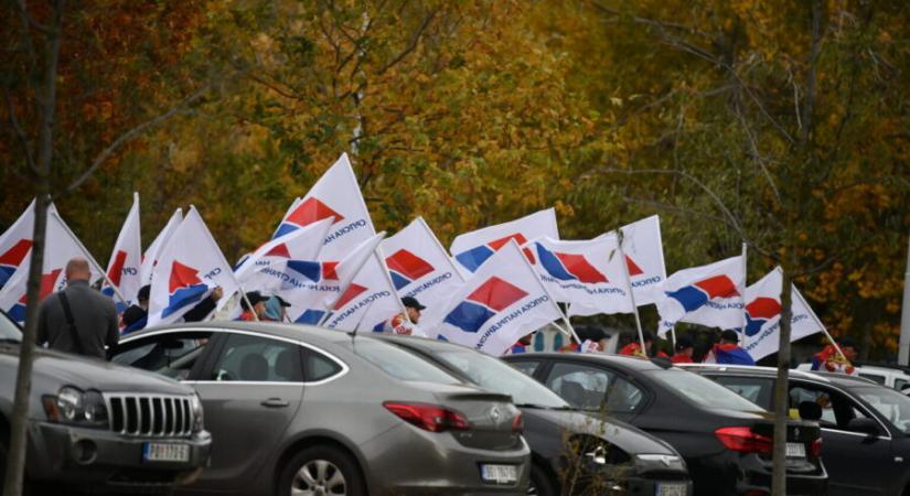 Zsarolással kényszerítik az embereket a jagodinai tömeggyűlésen való részvételre